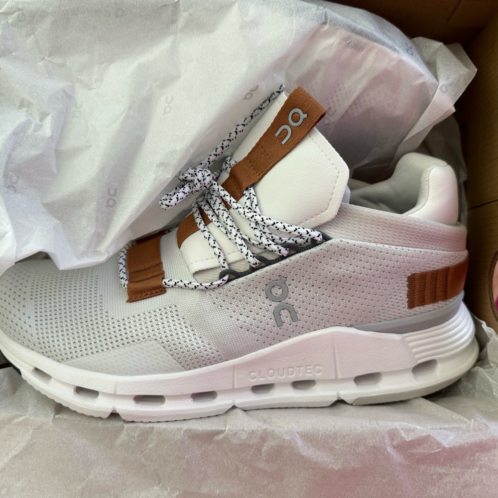 NEW Women On Cloudnova Pearl Size 8.5